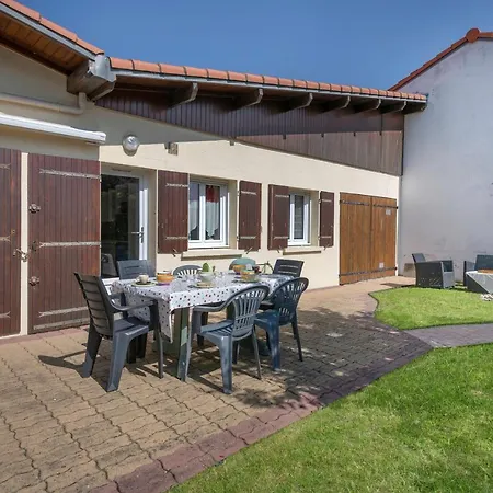 Отель Parenthese Rafraichissante A Tharon Plage 4*